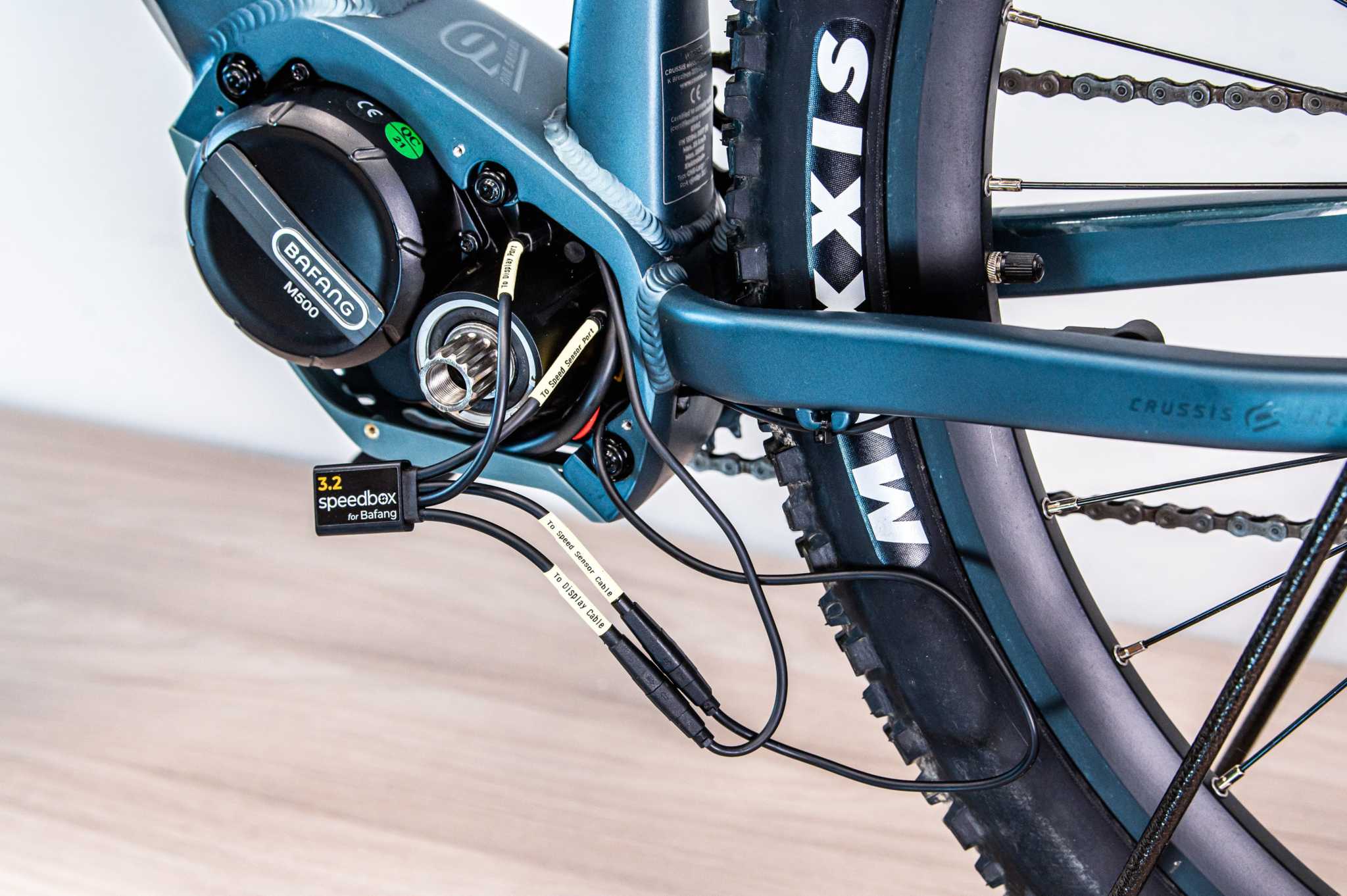 SpeedBox 3.2 tuning module for Bafang M200 M410 M500 M510 electric bike motors with Bluetooth control and plug & play installation