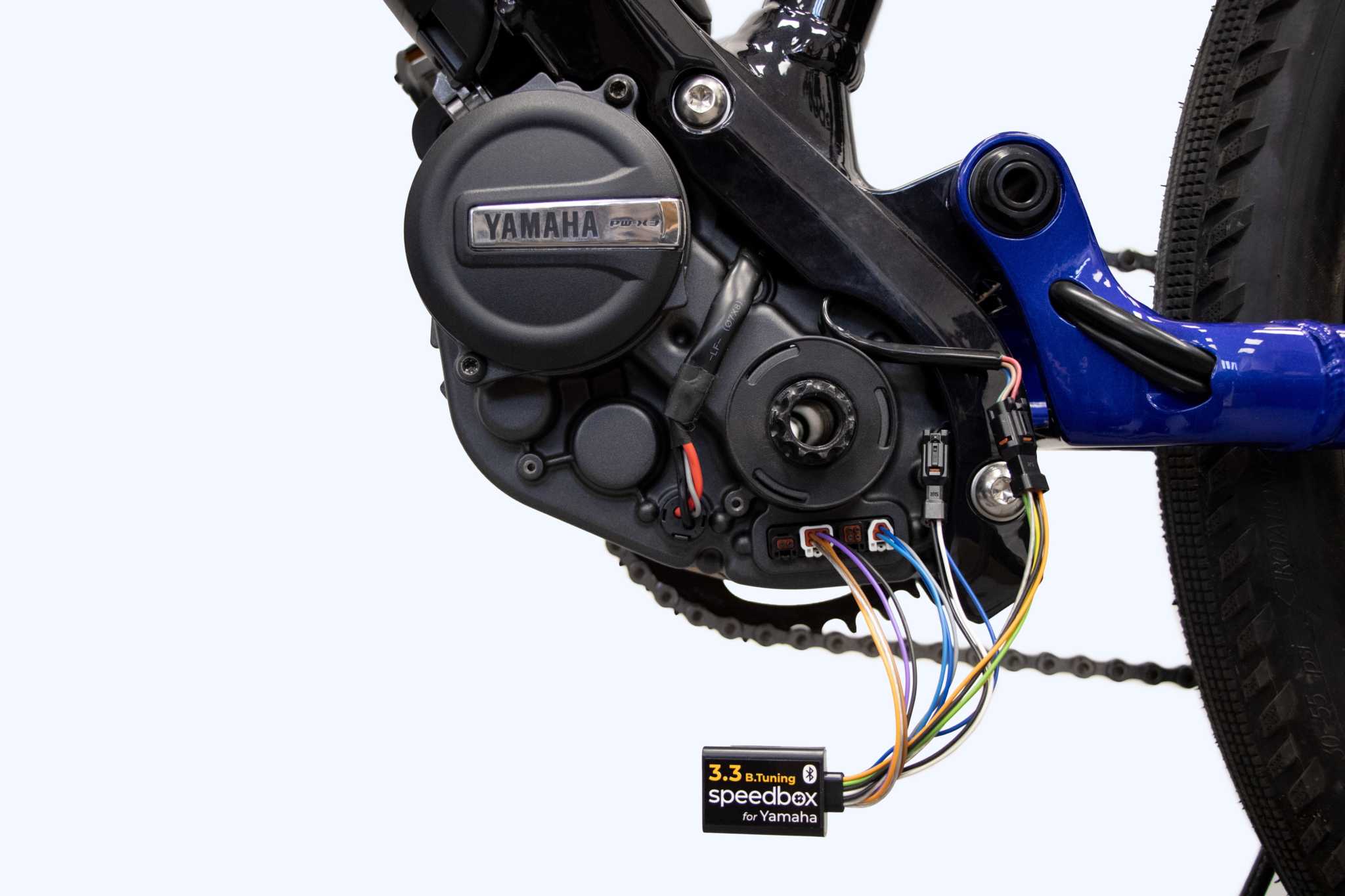 SpeedBox 3.3 B.Tuning module connected to Yamaha PW-X3 electric bike motor, enabling unlimited assistance speed.