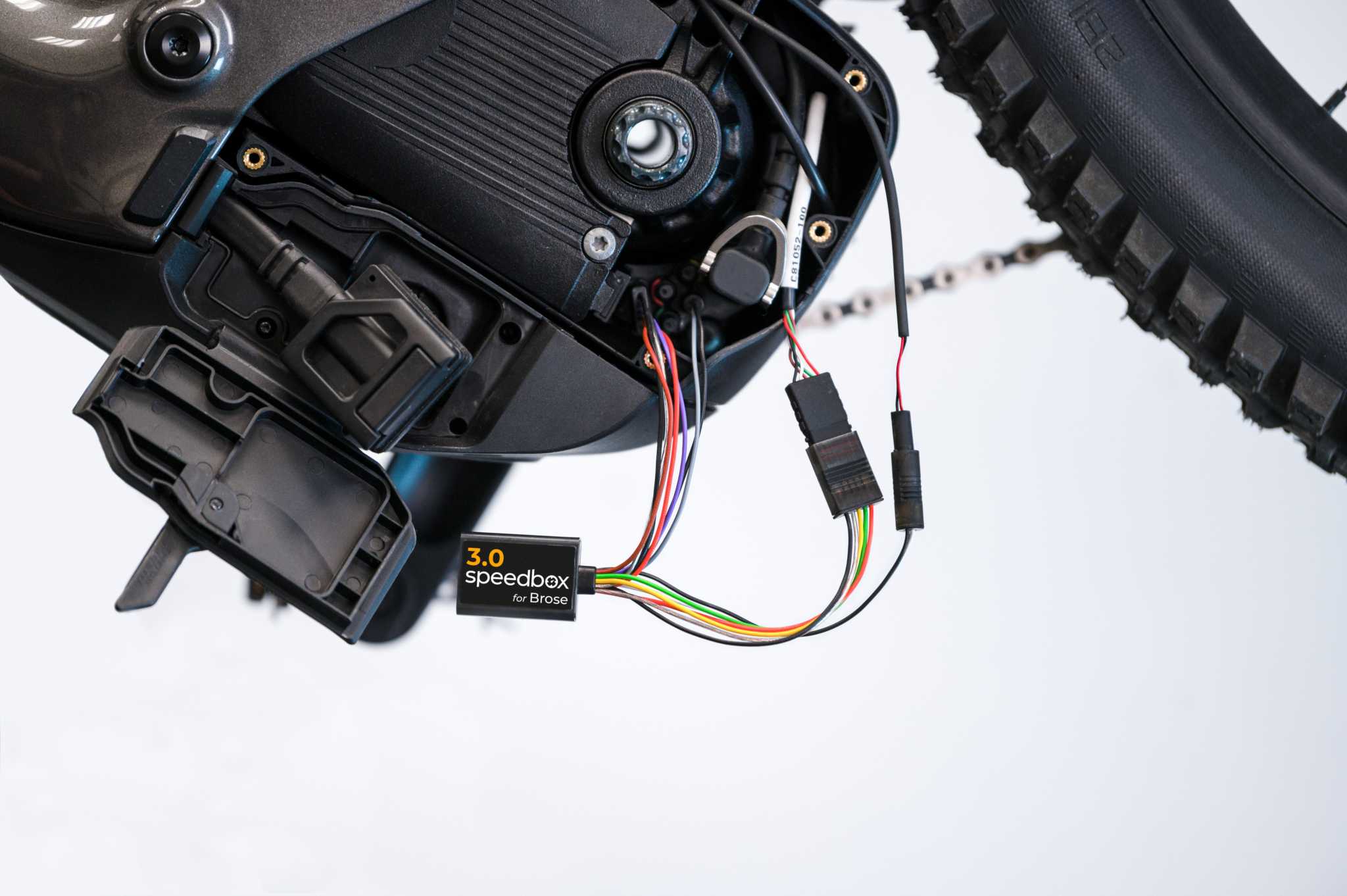 SpeedBox 3.0 module for Brose e-bike motor removing speed limit up to 50 km/h with plug and play installation