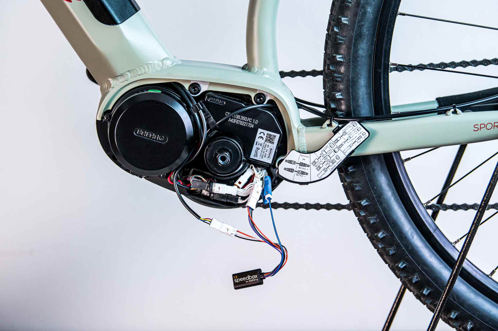 SpeedBox 1.3 module connected to Bafang Max Drive M300 motor with 4-pin connector on electric bike